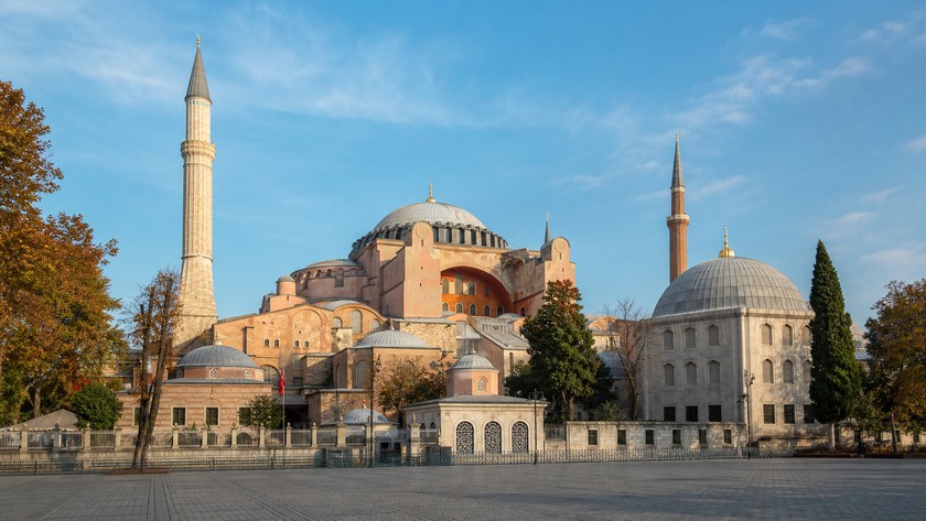 Sultanahmet çevresinde Ayasofya Camii dış görünümü