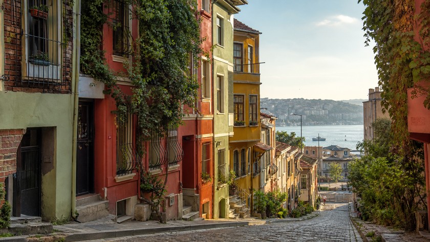 Balat Gezilecek Yerler: Renkli Sokaklar, Fener ve Haliç Rotası