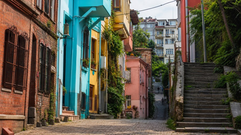 Balat renkli sokaklar
