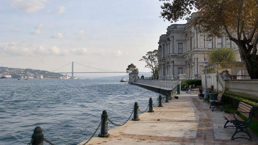 Beylerbeyi Sarayı Boğaz kıyısı