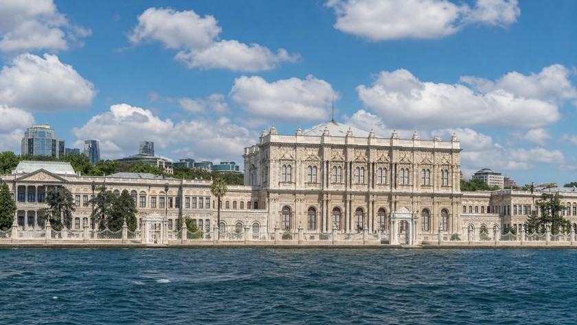 Dolmabahçe Sarayı
