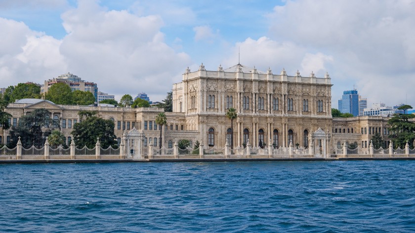 Dolmabahçe Sarayı