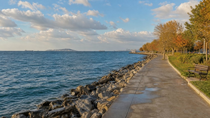 Moda Sahili deniz ve yürüyüş atmosferi