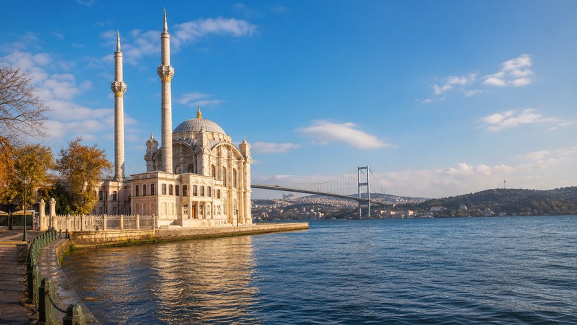 Ortaköy Camii