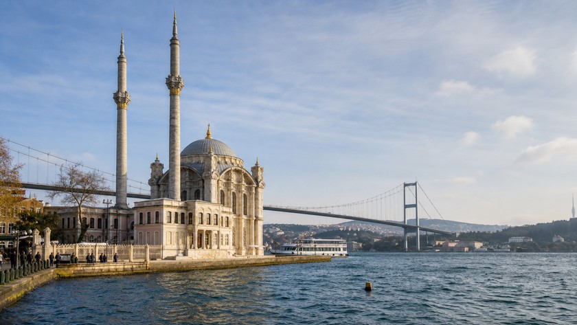 Ortaköy Camii