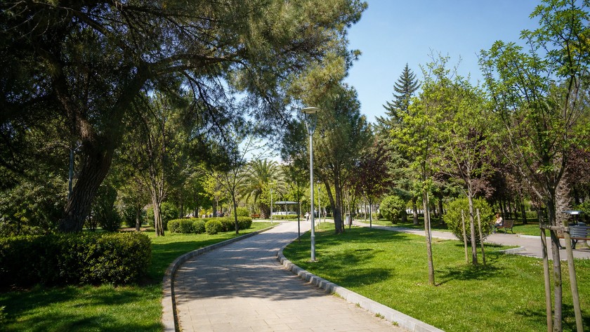Yoğurtçu Parkı yeşil alan ve yürüyüş atmosferi
