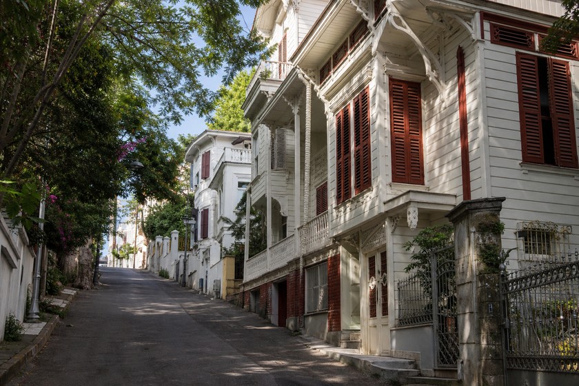 Büyükada ada sokakları ve köşk çevresi