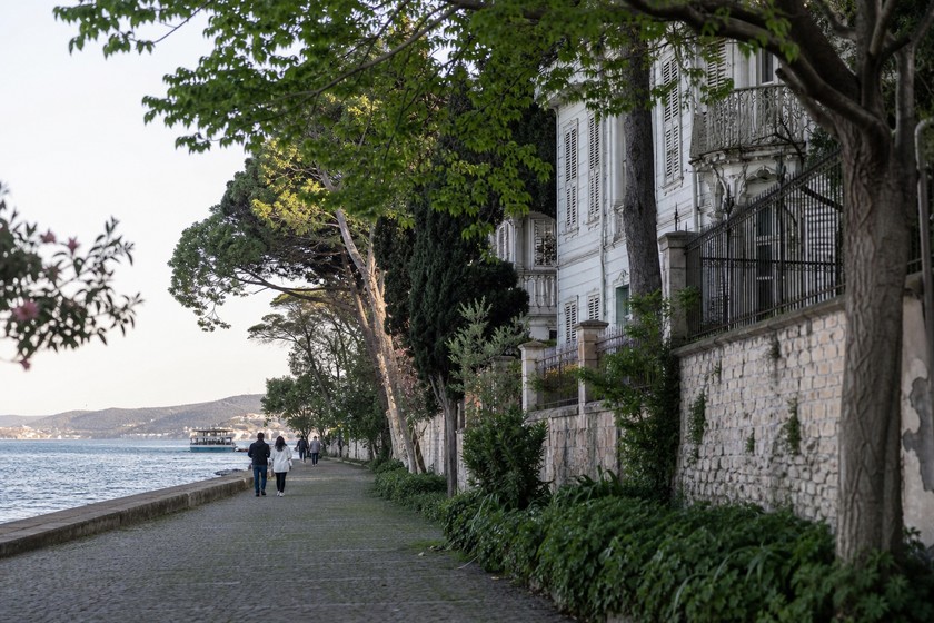 Büyükada sahil yürüyüşü