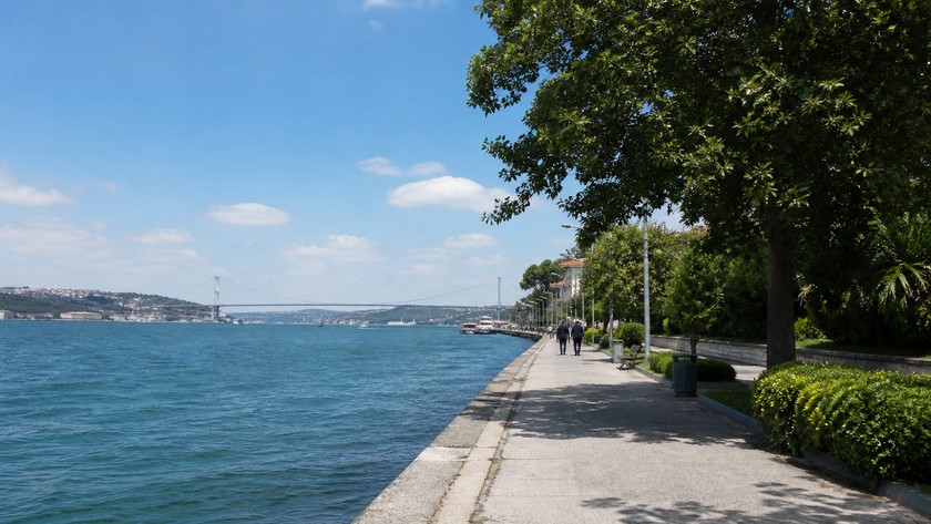Büyükdere Sahili yürüyüşü