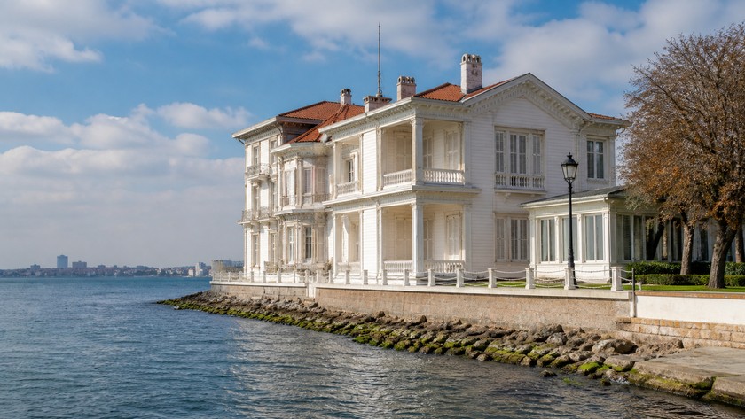Florya Atatürk Deniz Köşkü Rehberi: Tarihi Yapı ve Sahil Rotası