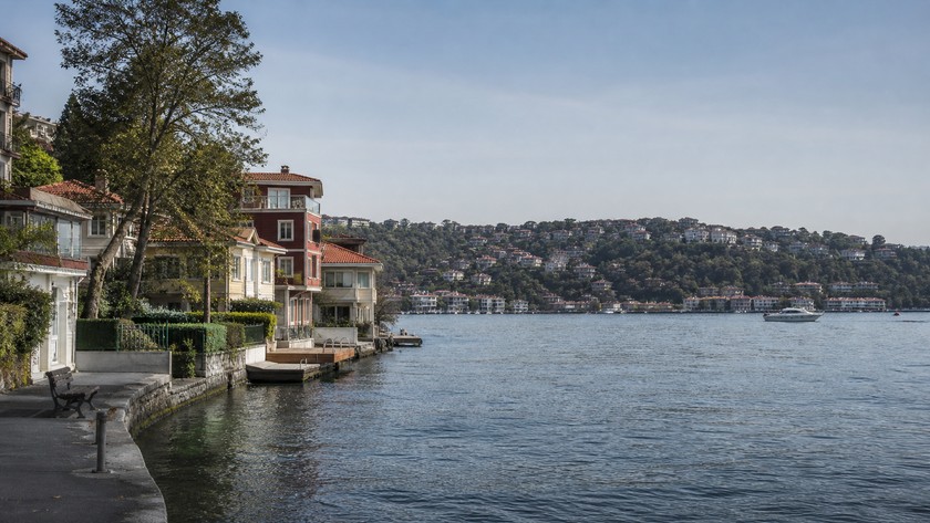 İstinye Koyu Rehberi: Boğaz Manzarası, Sahil ve Sarıyer Rotası