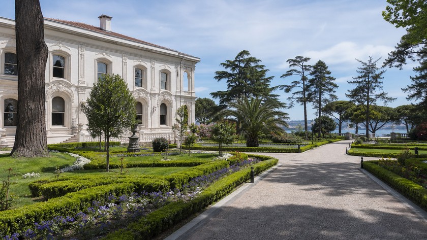 Sakıp Sabancı Müzesi bahçesi