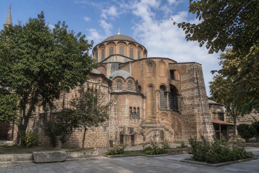 Yedikule Hisarı Rehberi: Nerede, Nasıl Gidilir ve Tarihi Surlar