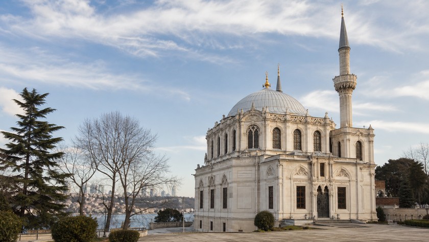 Yıldız Hamidiye Camii Rehberi: Beşiktaş'ta Tarihi Yapı ve Şehir Rotası