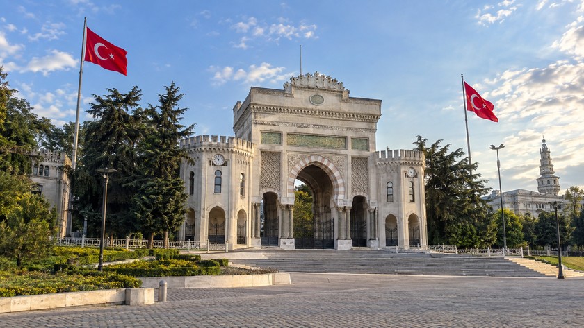 Beyazıt Üniversitesi kapısı