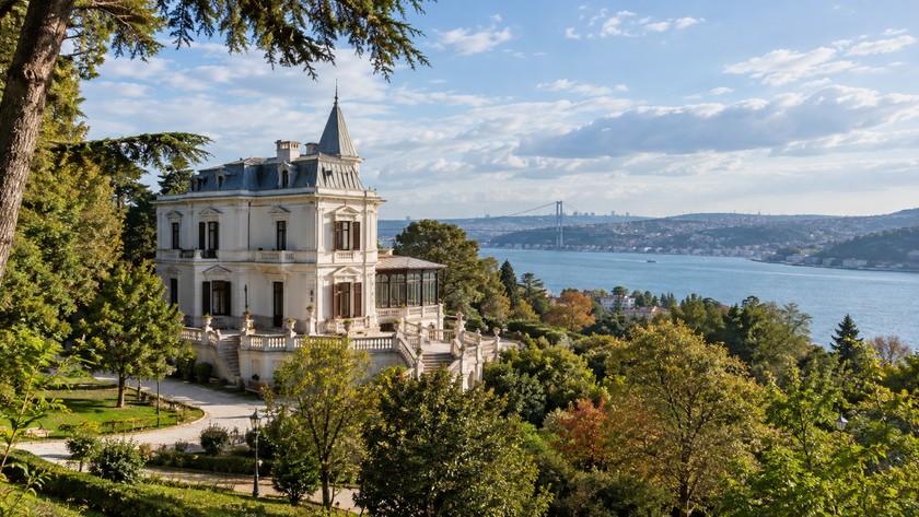 Hidiv Kasrı Rehberi: Beykoz'da Tarihi Köşk, Koruluk ve Boğaz Rotası