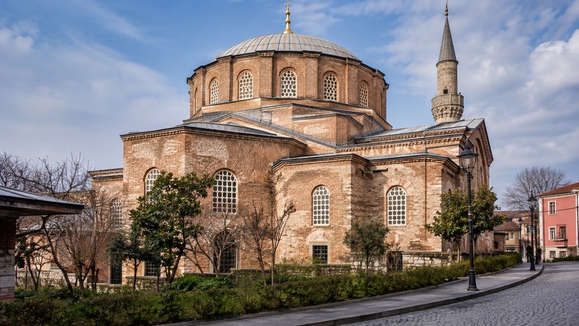 Küçük Ayasofya Camii Rehberi: Tarihi Yapı ve Sultanahmet Rotası