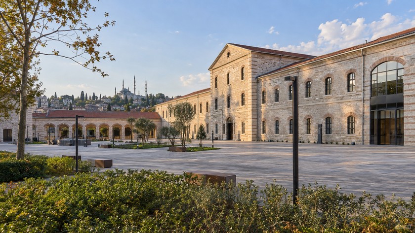 Rami Kütüphanesi Rehberi: Eyüpsultan'da Tarihi Kışla ve Kültür Rotası